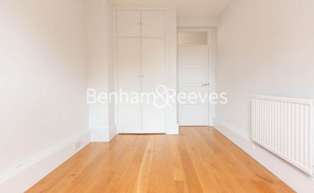 3 Bedroom flat to rent in Barrow Hill Estate, Charlbert Street, NW8 - Photo 1