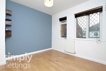 4 Bed property for rent - Photo 5