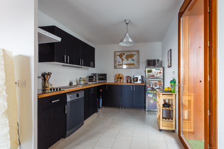 Location Appartement 3 pièces 71m² LYON 8ème - Photo 3