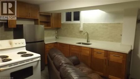 68 AUSTIN Drive, Waterloo, Ontario, N2L3Y4 - Photo 2