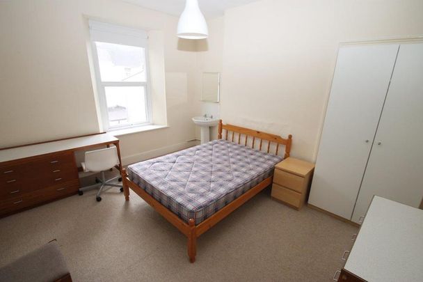 5 Bedroom | 14 Trematon Terrace, PL4 6QS - Photo 1