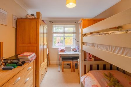 2 Bed Flat, Beaumont Court, SW19 - Photo 5