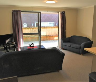 Looking for an easy, comfortable place to call home near the Univer... - Photo 5