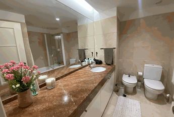 Apartamento T2 para arrendamento sem móveis com piscina nas Laranjeiras, Lisboa