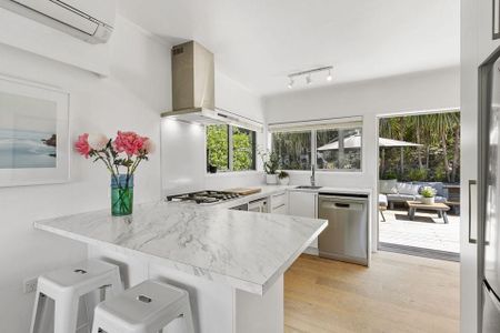 Spacious, modern 2 bed unit with city views - Photo 5