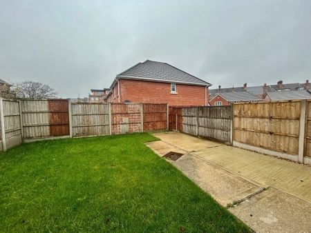 Langley Road, Branksome - Photo 4