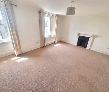 3 bedroom flat to rent - Photo 3