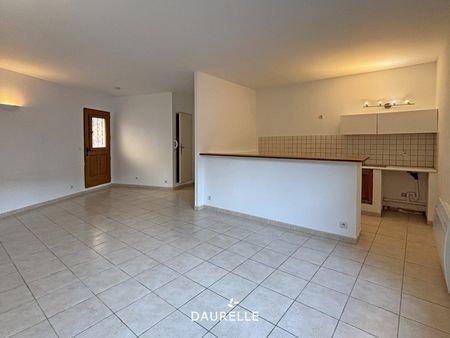 Location Appartement 2 pièces 53m² CHATEAURENARD 13160 - Photo 2