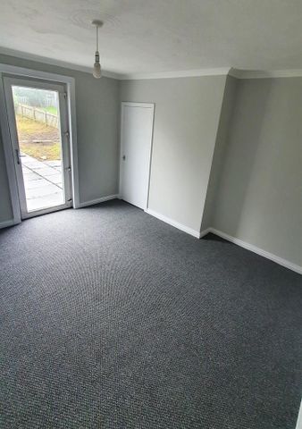 2 bedroom ground floor flat to rent - Photo 3