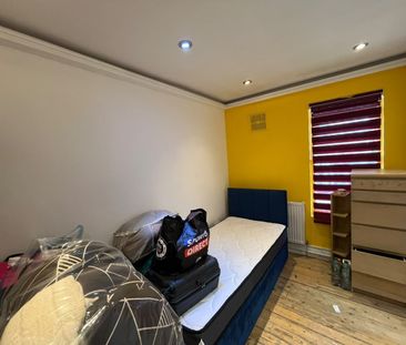 3 Bed Flat, Kingsley Road, TW3 - Photo 3