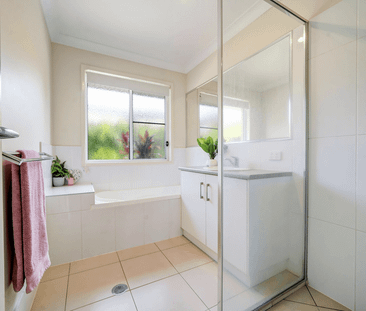 Spacious executive style unit - Photo 6