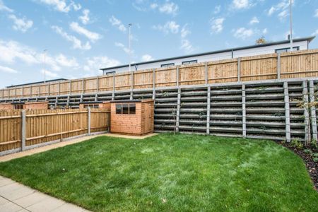 3 bedroom terraced house to rent - Photo 3