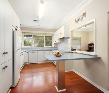 SO MUCH SPACE & STORAGE! - Photo 2