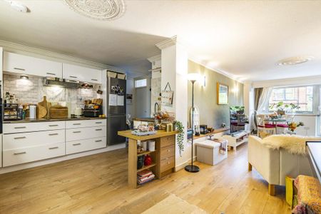 3 bedroom flat to rent - Photo 4