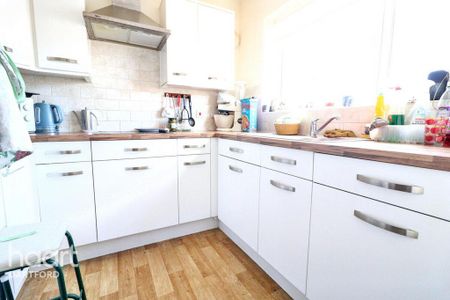 1 bedroom retirement property to rent - Photo 2