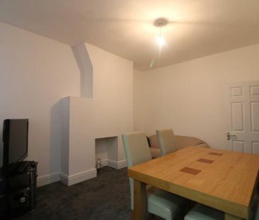 4 bedroom terraced house to rent - Photo 3