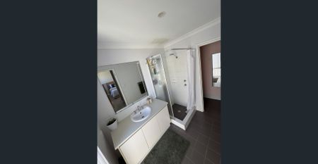 Comfortable Low Maintenance Living 3 Bedrooms, Double Garage & Large Alfresco - Photo 3