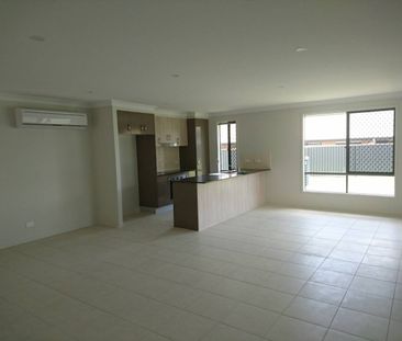4 BEDROOM HOME IN QUIET CUL-DE-SAC - Photo 6