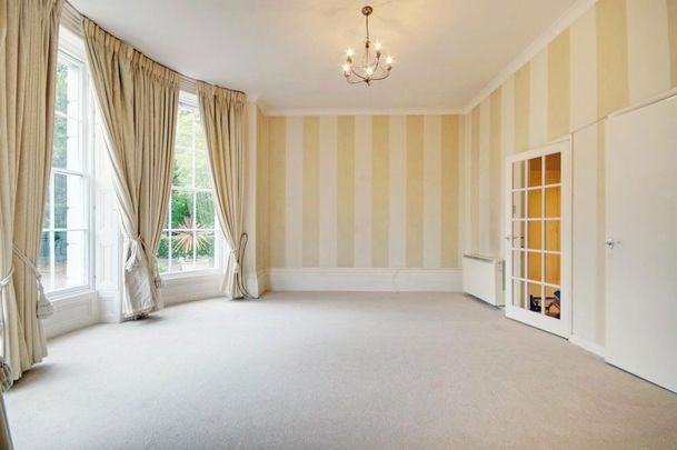 A 1 Bedroom Flat in The Park GL50 2RW - Photo 1