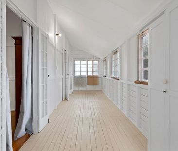 A classic Queenslander brimming with charm and convenience - Photo 1