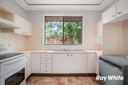 READY TO MOVE IN Three Bedroom Family Home With Oversized Backyard! - Photo 5