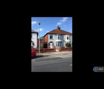 3 bedroom semi-detached house to rent - Photo 2