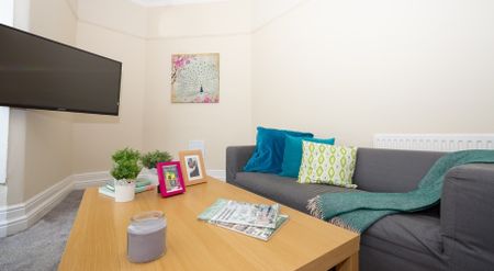 2 Headingley Avenue, Headingley, Leeds, LS6 3EP - Photo 3