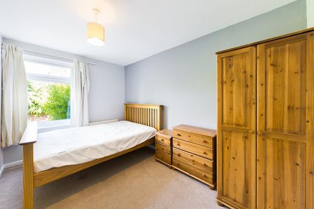 1 bedroom in a house share to rent - Photo 2