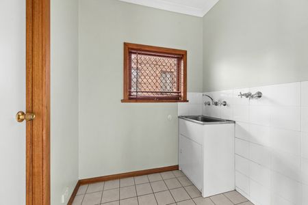 18 Wingate Avenue, Ascot Vale VIC 3032 - Photo 2