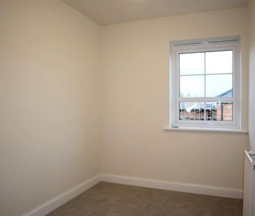 3 bedroom semi-detached house to rent - Photo 6