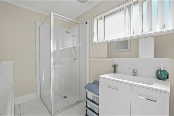 Well-Maintained 2-Bedroom Unit Close to M1 and Local Amenities - Photo 1