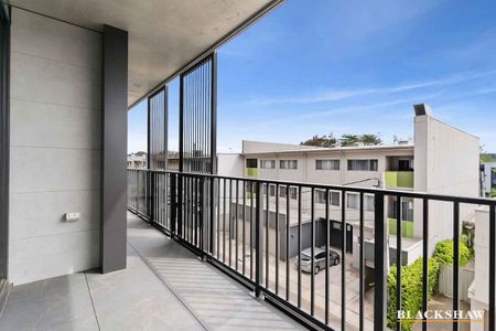 Two Bedroom Apartment In Prime Location - Photo 2