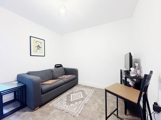 3 bedroom flat to rent - Photo 1