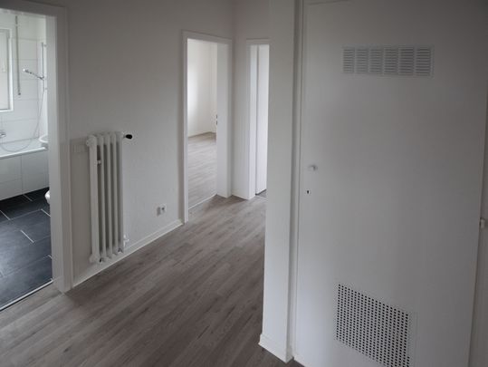 Gepflegte und preisgünstige Wohnung mit Balkon in zentraler Lage von Meschede! - Photo 1