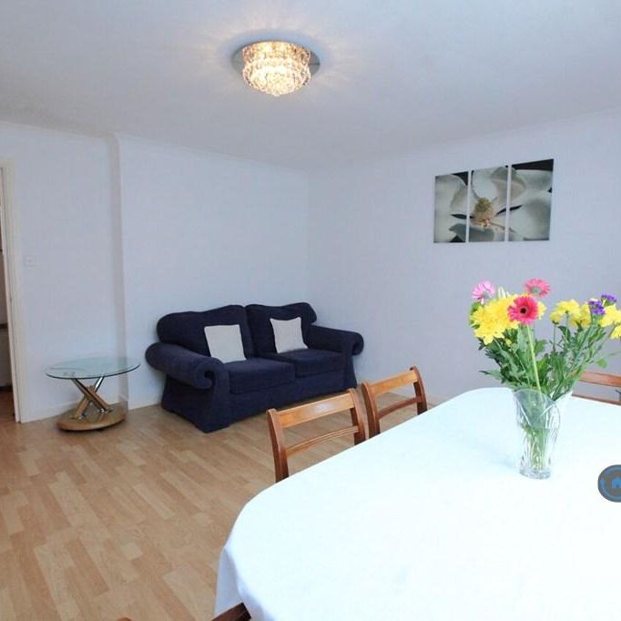 1 bedroom in a flat share to rent - Photo 1