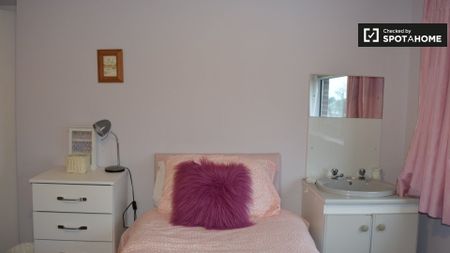 Room for rent in 3-bedroom apartment in Raheny, Dublin - Photo 5