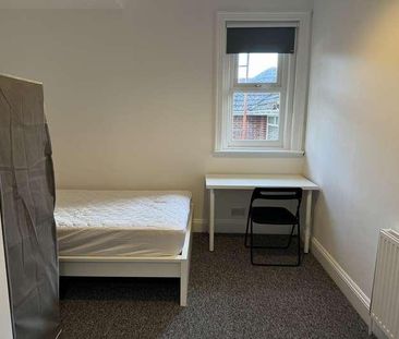 Bedroom First Floor Flat In Meyrick, BH3 - Photo 6