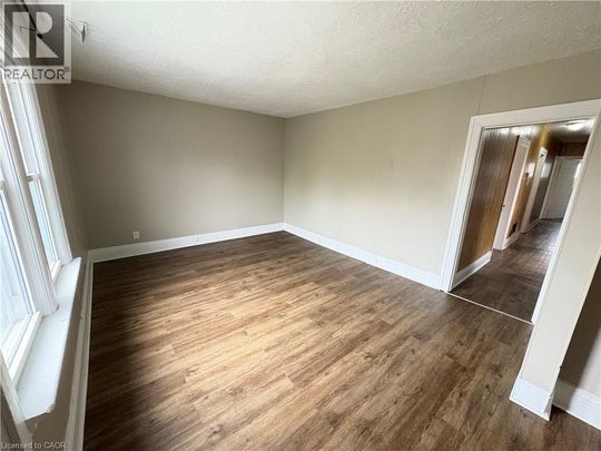 172 NELSON Street Unit# 2, Brantford, Ontario, N3S4B3 - Photo 1