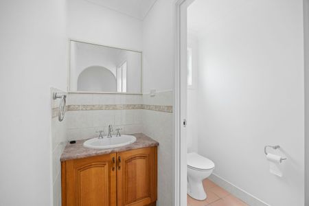 Convenient Cottage Living - 2 weeks FREE rent - Photo 5