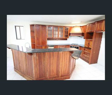Spacious 5-Bedroom Family Home in Lakemba - Photo 2