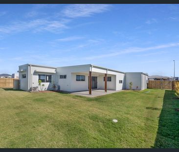 11 Fraser Avenue, Innes Park, Qld 4670 - Photo 4