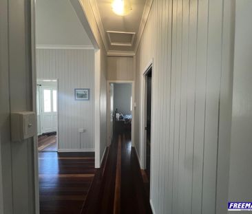 Lovely 3 Bedroom 2 Bathroom Furnished Home - Photo 6