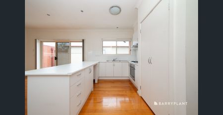 Stylish Low-Maintenance Living in the Heart of Pascoe Vale South - Photo 5
