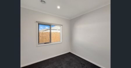 🏠 Brand New 4-Bedroom in Eynesbury - Photo 5