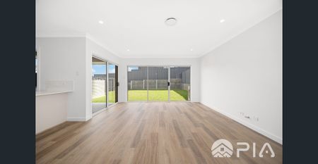 Brand New 5 Bedroom House! - Photo 3