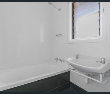 Perfect 3 Bedroom Family Home - Photo 4