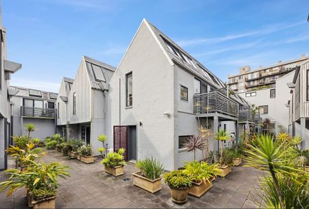 22/57 Mallett Street, Camperdown NSW 2050 - Townhouse For Rent | Domain - Photo 2