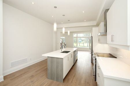 For Lease - 2 Vern Robertson Gate, Uxbridge, Ontario - Photo 4