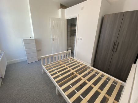 £2,750 PCM, Exceptional Refurbished Five En-Suite Double Bedroom Furnished House with Enclosed Garden in Pentre Street, Grangetown, Cardiff, CF11 6QX - Photo 3