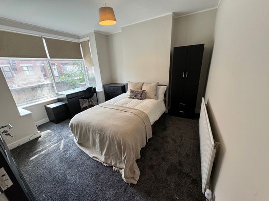 4 Bed Semi-Detached House, Beeston Road, NG7 - Photo 1